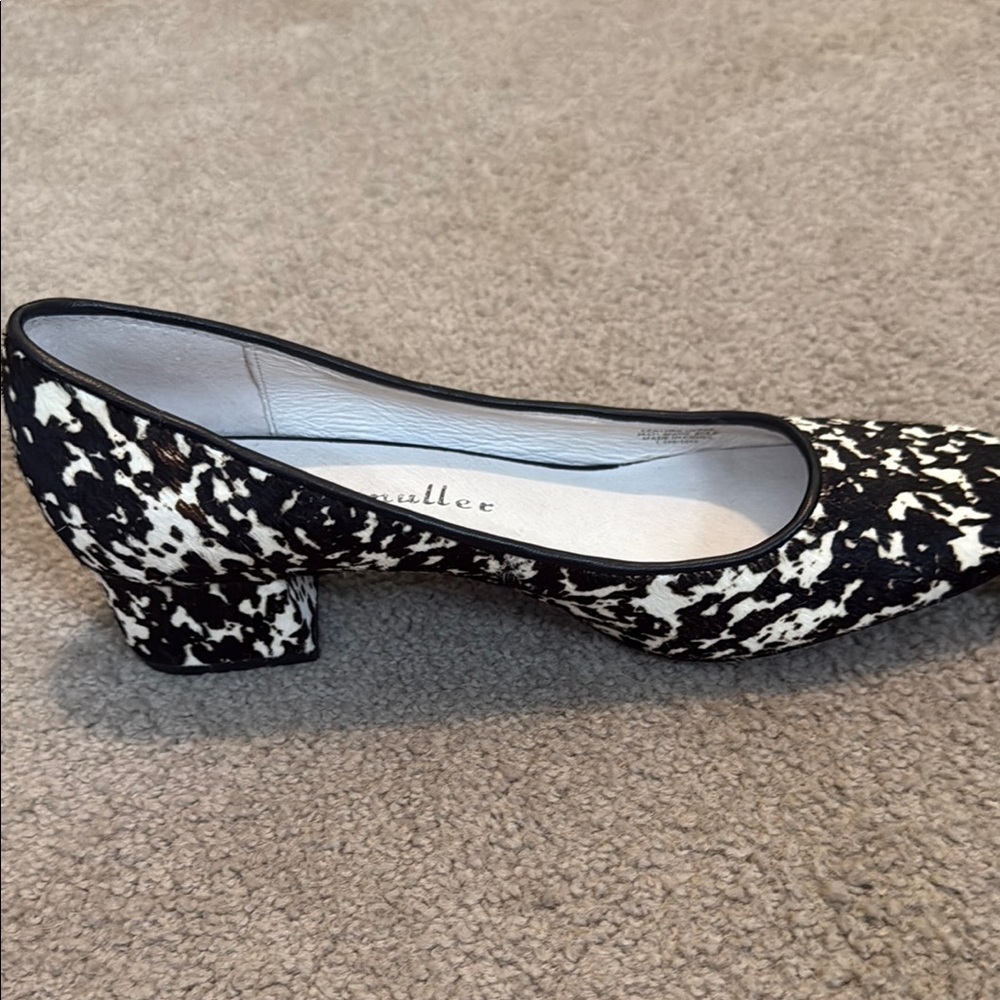 Bettye Muller Black and White Calve Hair Heels with Striking Pattern - Picture 9 of 10